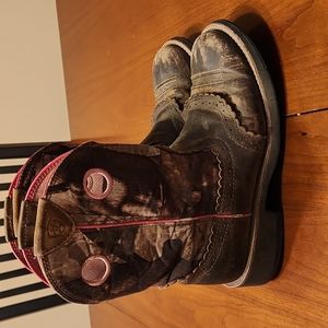 ARIAT ROUND TOE CAMO BOOT